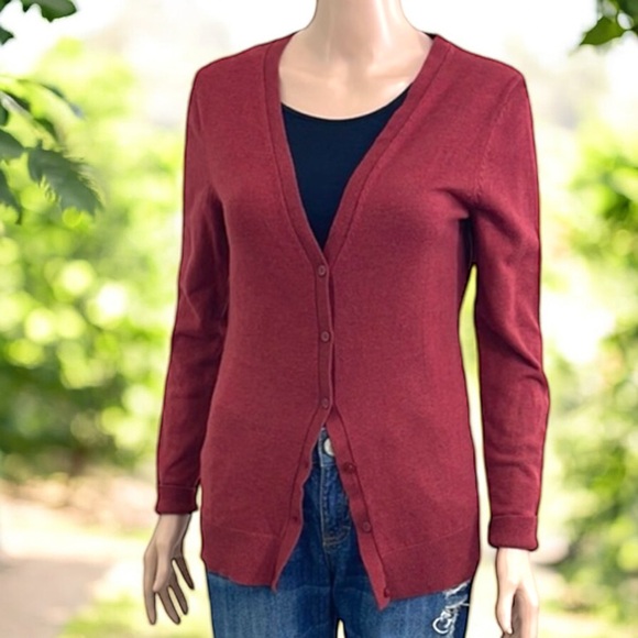 GAP Tierra Red Textured Boyfriend V-Neck Cardigan - Picture 11 of 16